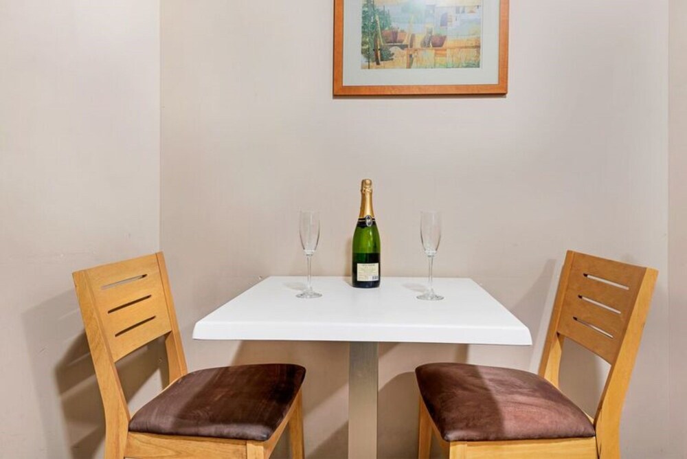 Punt Road Apartment Hotel
