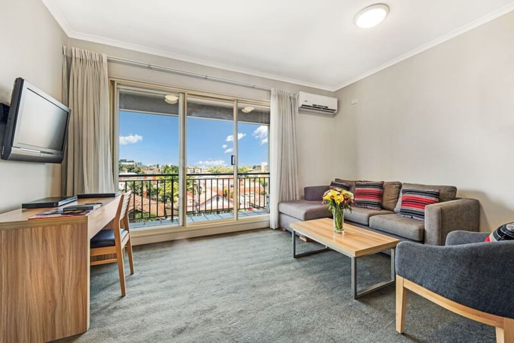 Punt Road Apartment Hotel