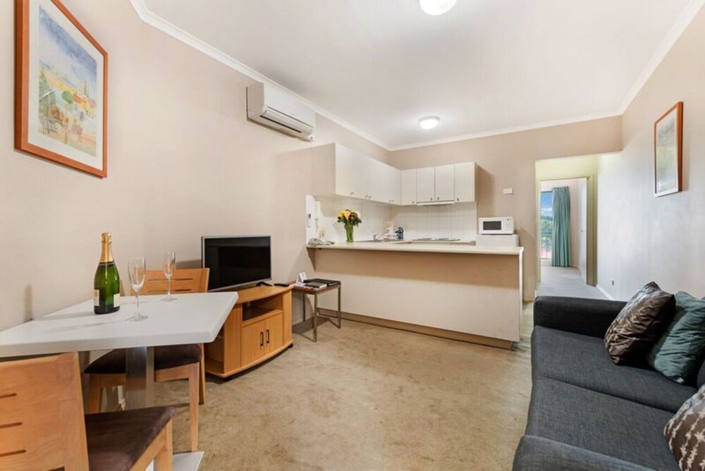 Punt Road Apartment Hotel