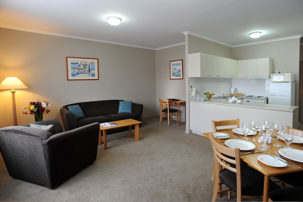 Punt Road Apartment Hotel