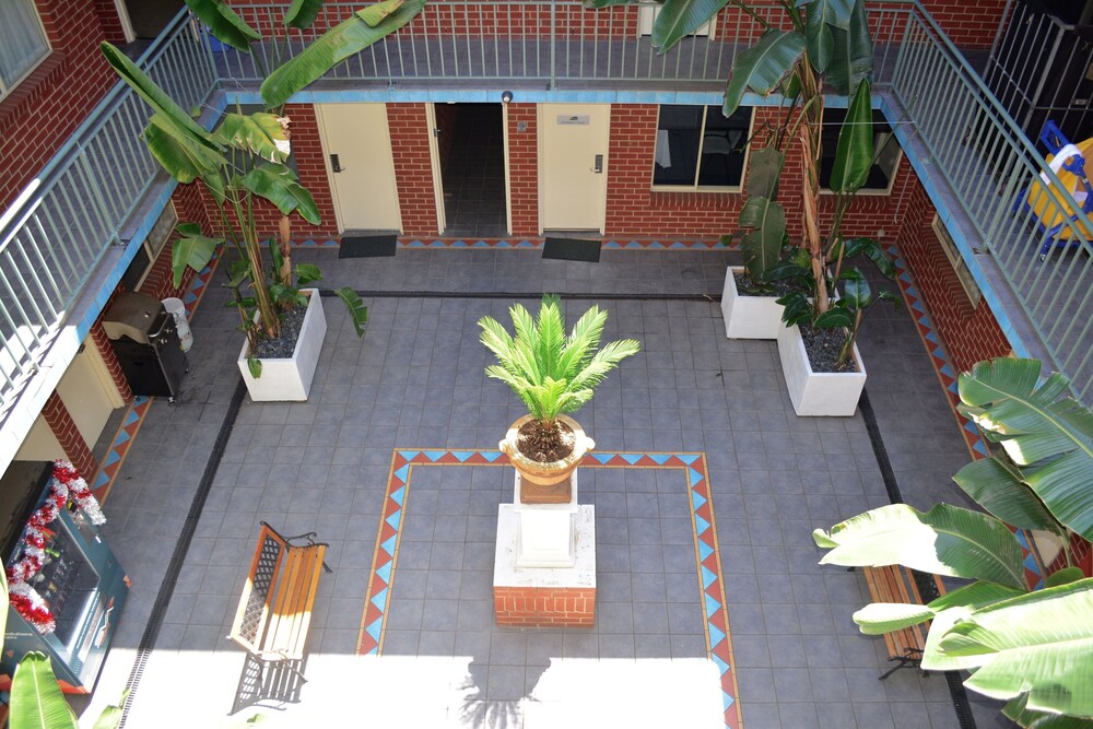 Punt Road Apartment Hotel