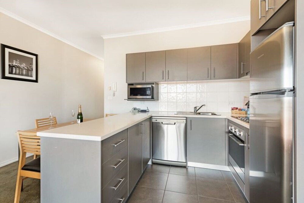 Punt Road Apartment Hotel