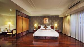 Premium bedding, minibar, in-room safe, desk