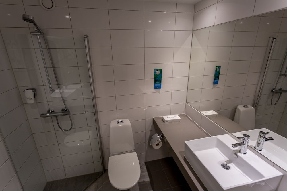 Bathroom, Quality Hotel Winn Goteborg