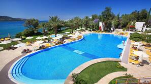 3 outdoor pools, pool umbrellas