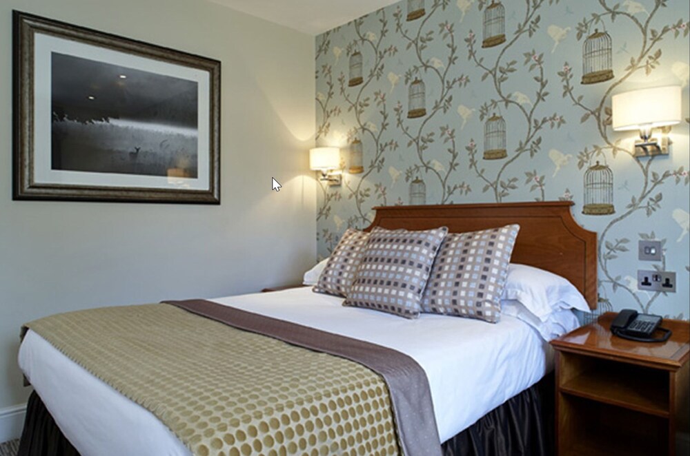 Room, Mandolay Hotel Guildford