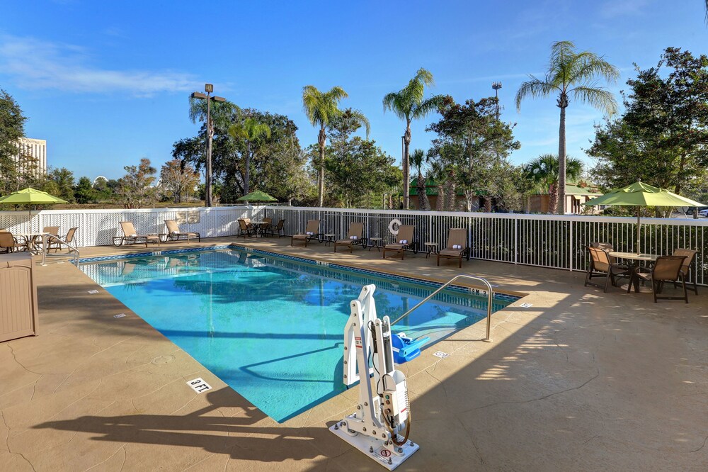 Outdoor pool, Best Western Orlando Theme Parks