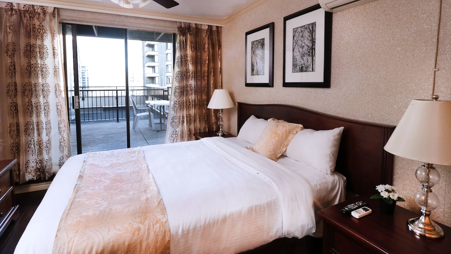 Riviera on Robson Suites Hotel Downtown Vancouver