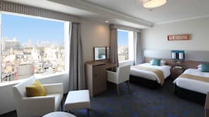 Premium bedding, in-room safe, desk, blackout drapes
