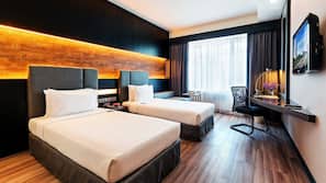 Down duvet, Select Comfort beds, in-room safe, desk