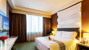 Down duvet, Select Comfort beds, in-room safe, desk