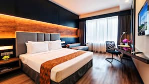 Down duvet, Select Comfort beds, in-room safe, desk