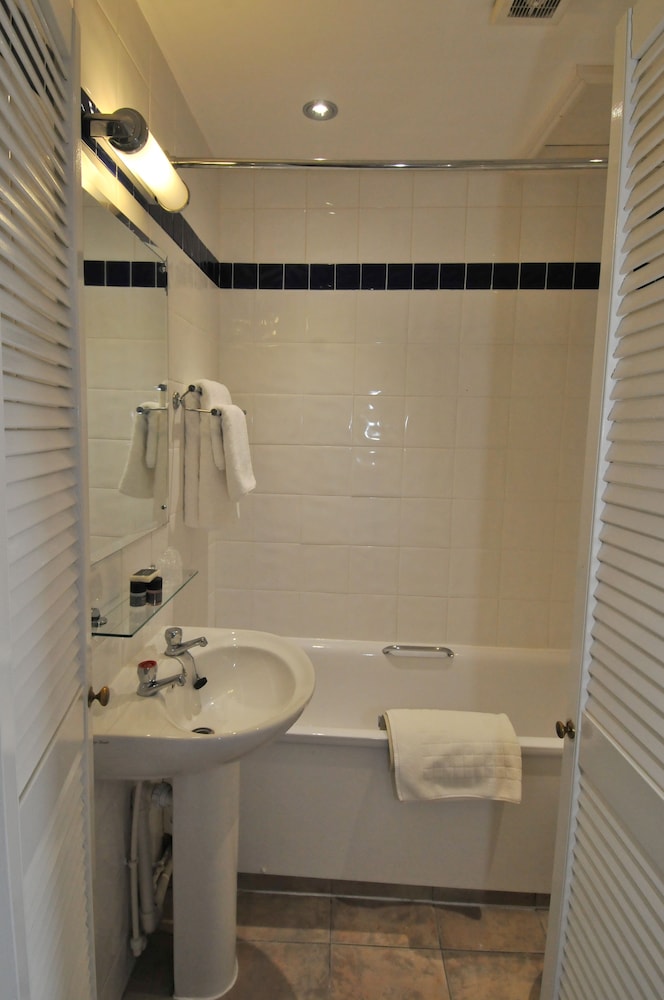 Bathroom, The Hillcrest Hotel