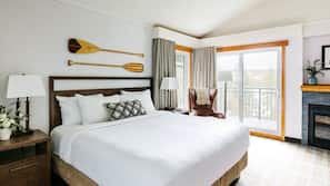 Iron/ironing board, free WiFi, linens, alarm clocks