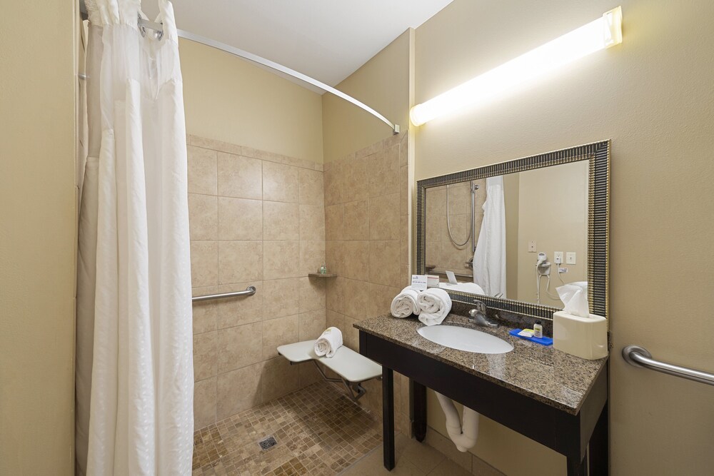 Holiday Inn Express Bloomington West, an IHG Hotel