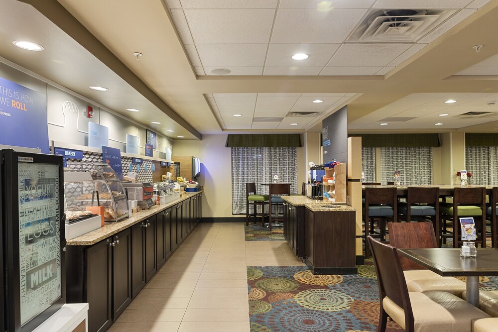 Holiday Inn Express Bloomington West, an IHG Hotel