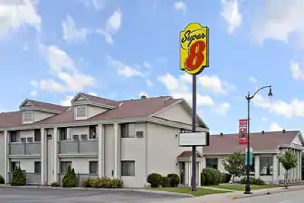 Super 8 by Wyndham La Crosse