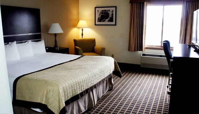 Baymont By Wyndham Green Bay In Green Bay Wi Expedia