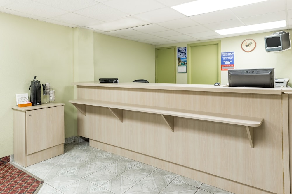 Reception, Days Inn & Suites by Wyndham Springfield on I-44