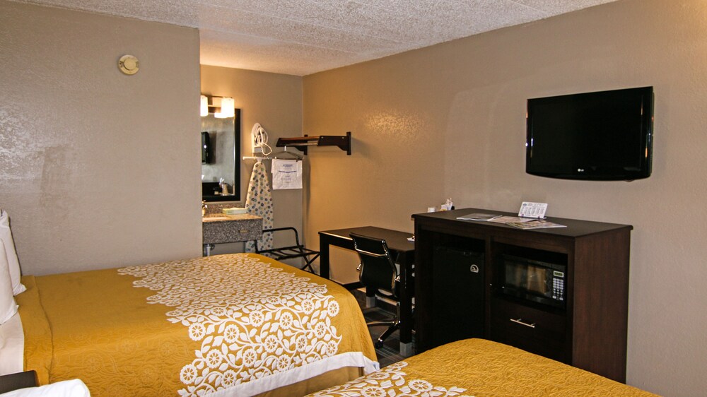 Days Inn & Suites by Wyndham Springfield on I-44