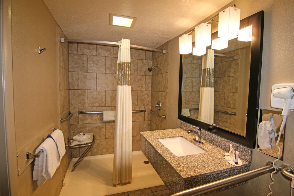 Bathroom, Days Inn & Suites by Wyndham Springfield on I-44