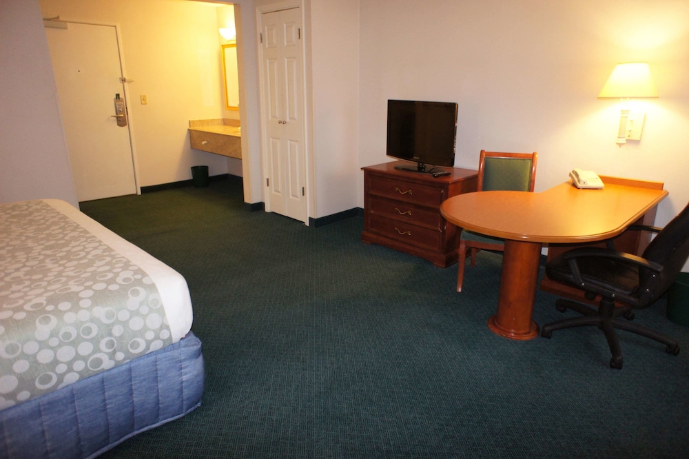 La Quinta Inn by Wyndham Cleveland Independence