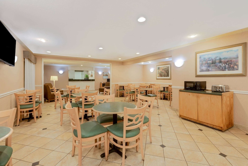 La Quinta Inn by Wyndham Cleveland Independence