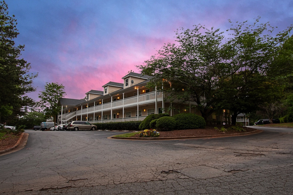 Exterior, HomeTowne Studios by Red Roof Atlanta - Lawrenceville