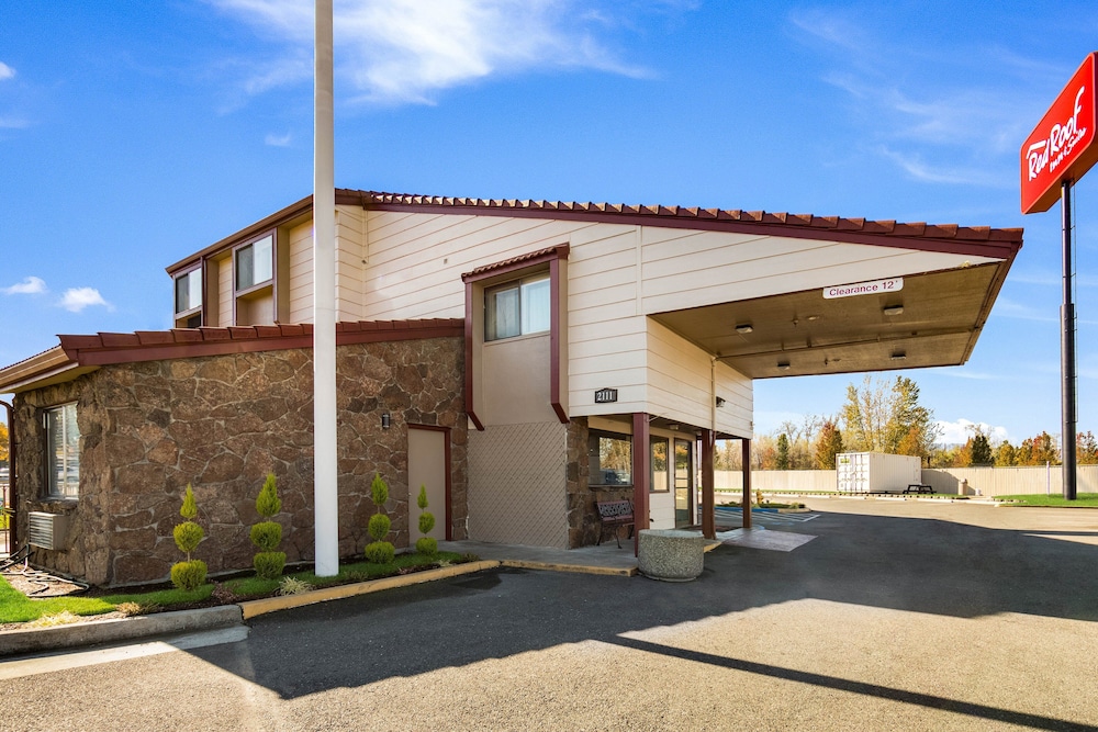 Primary image, Red Roof Inn & Suites Medford - Airport