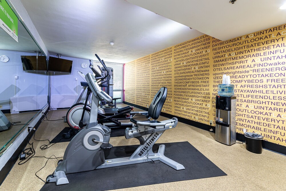 Sala de fitness, La Quinta Inn & Suites by Wyndham Dallas I-35 Walnut Hill Ln