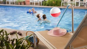 Indoor pool, seasonal outdoor pool, sun loungers