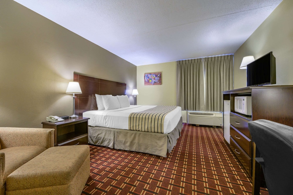 Econo Lodge Inn & Suites Triadelphia - Wheeling