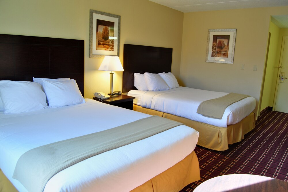 Econo Lodge Inn & Suites Triadelphia - Wheeling