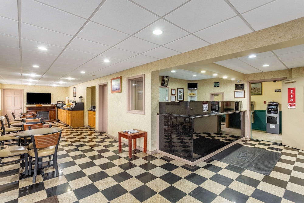 Lobby, Econo Lodge