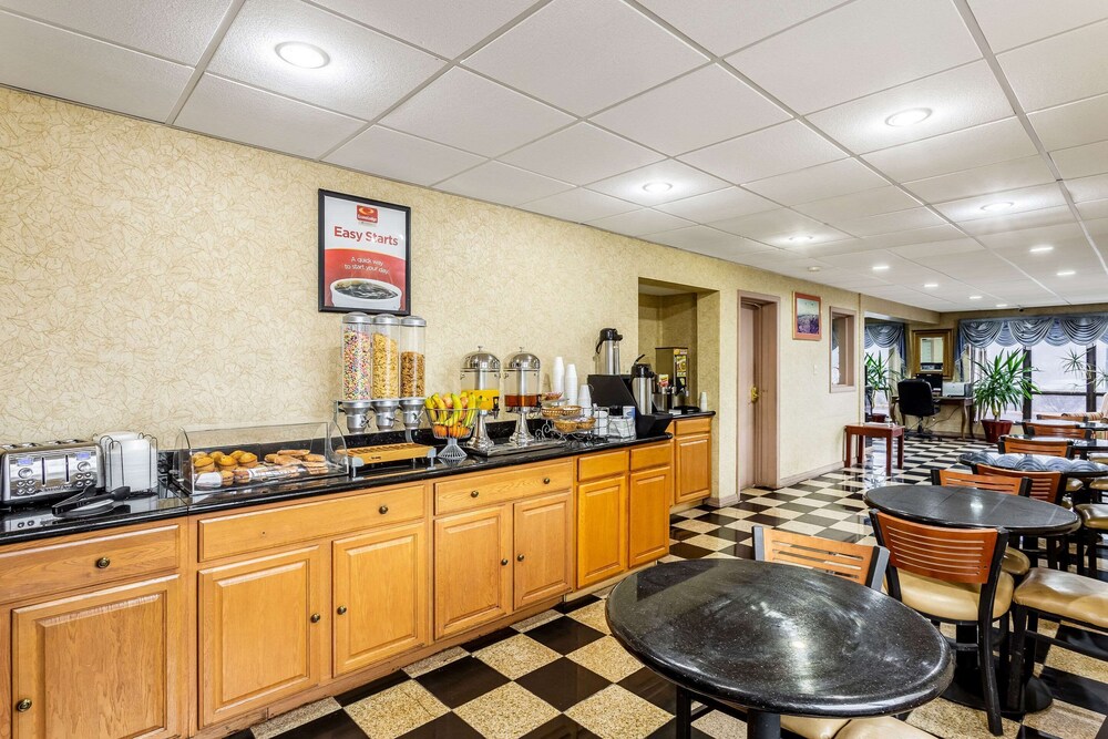 Breakfast area, Econo Lodge