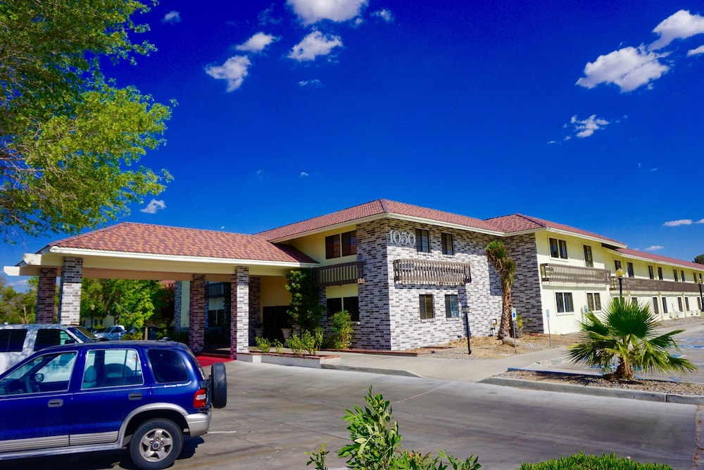 Book Rodeway Inn & Suites Heritage Ridgecrest Hotel Deals