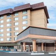 Pet Friendly Hotels In Red Deer Find Baymont Inn Suites Red Deer