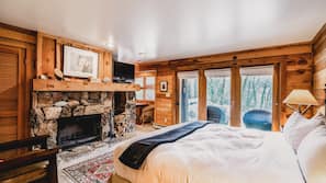 Premium bedding, in-room safe, individually decorated