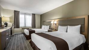Hypo-allergenic bedding, in-room safe, desk, blackout curtains