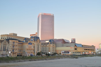 Top holiday deals to Atlantic City