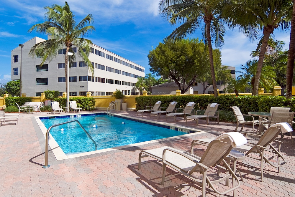 Holiday Inn Express & Suites Kendall East Miami, an IHG Hotel