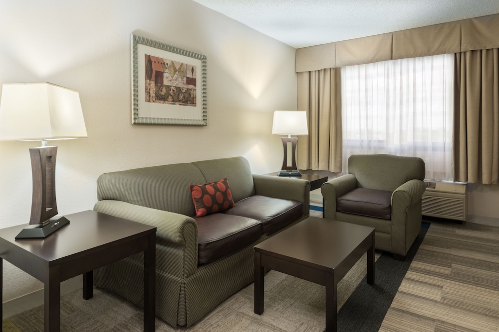 Holiday Inn Express & Suites Kendall East Miami, an IHG Hotel