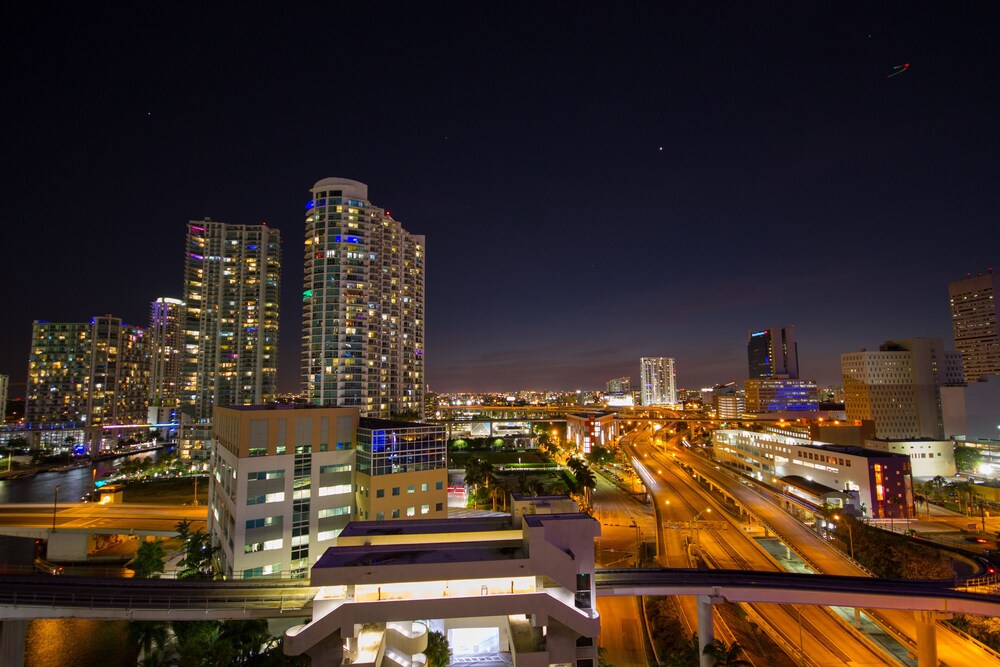 Comfort Inn & Suites Downtown Brickell - Port of Miami