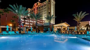 Seasonal outdoor pool, pool cabanas (surcharge), pool loungers