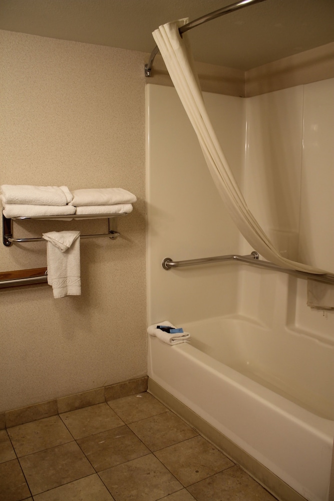 Bathroom shower, Sunrise Inn Hotel