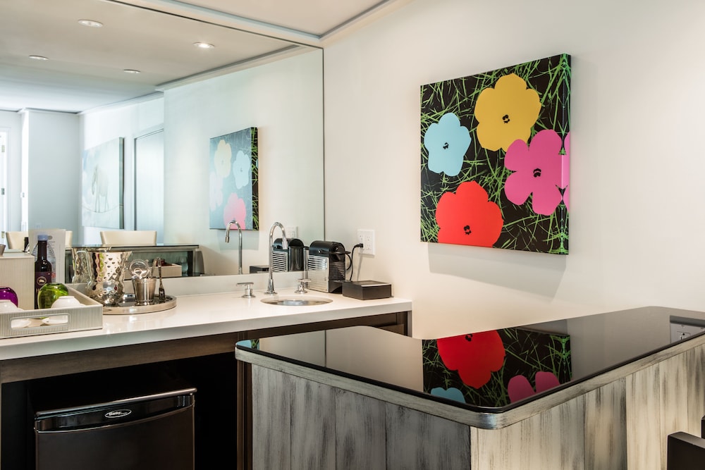 Private kitchenette, The Mosaic Hotel - Beverly Hills