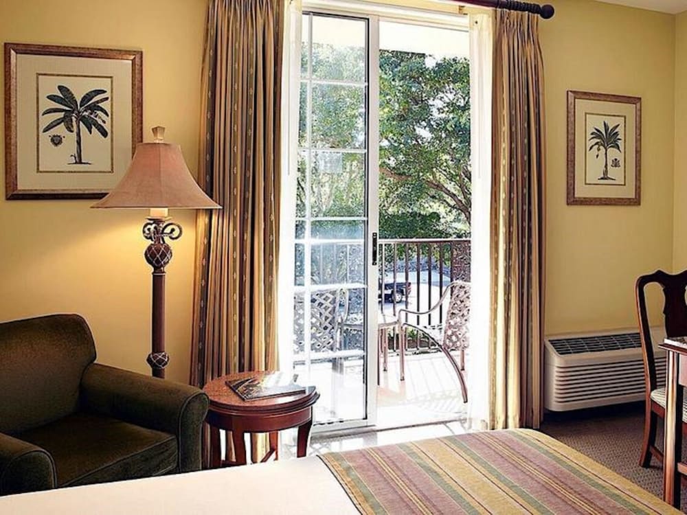 Trianon Old Naples In Naples Hotel Rates Reviews On Orbitz
