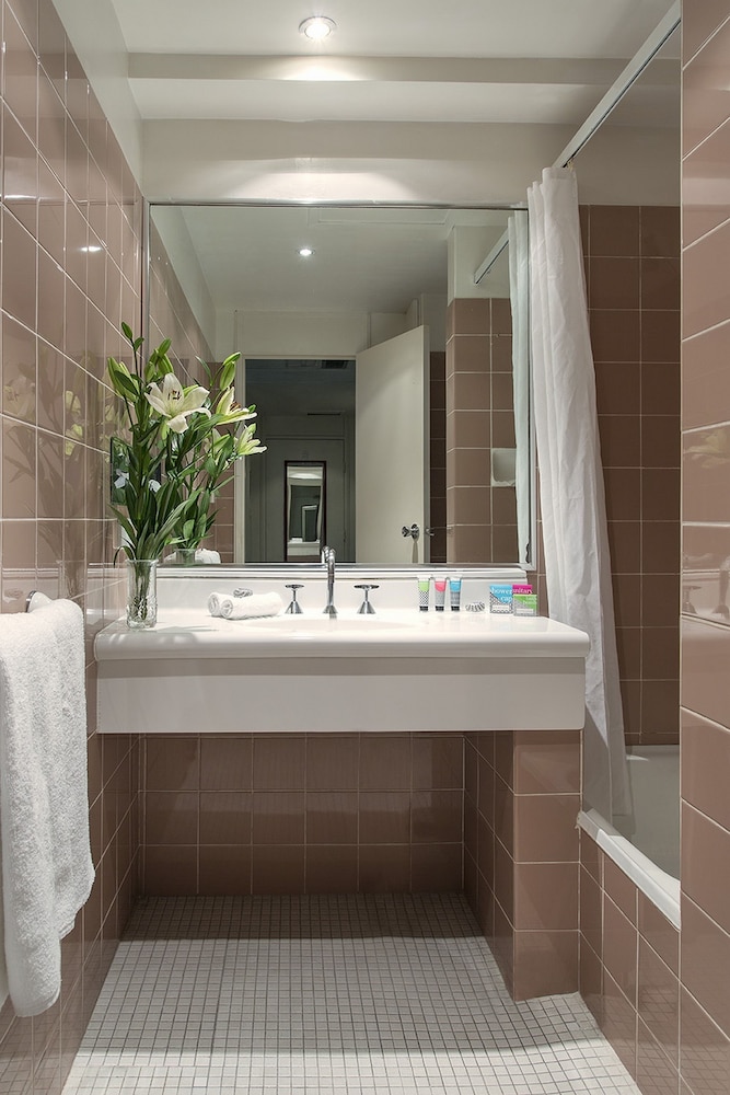 Macleay Hotel