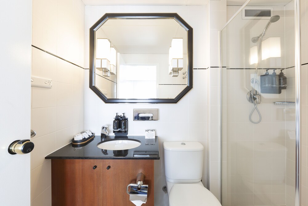 Ramada by Wyndham Diplomat Canberra