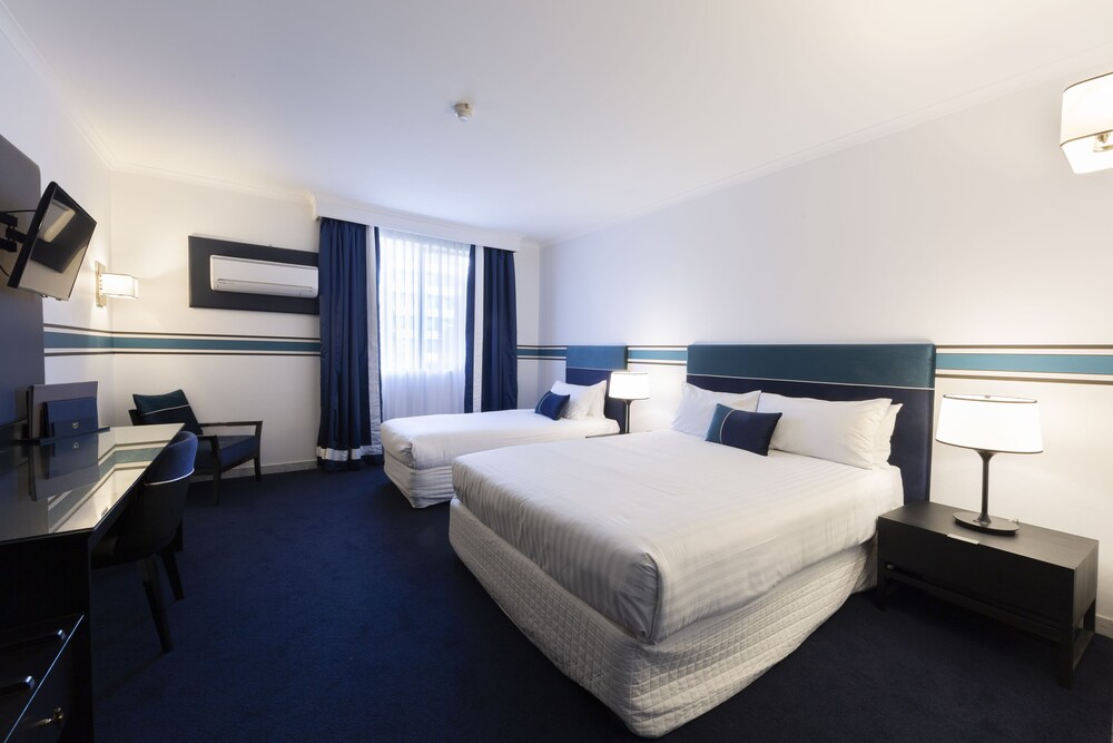 Ramada by Wyndham Diplomat Canberra